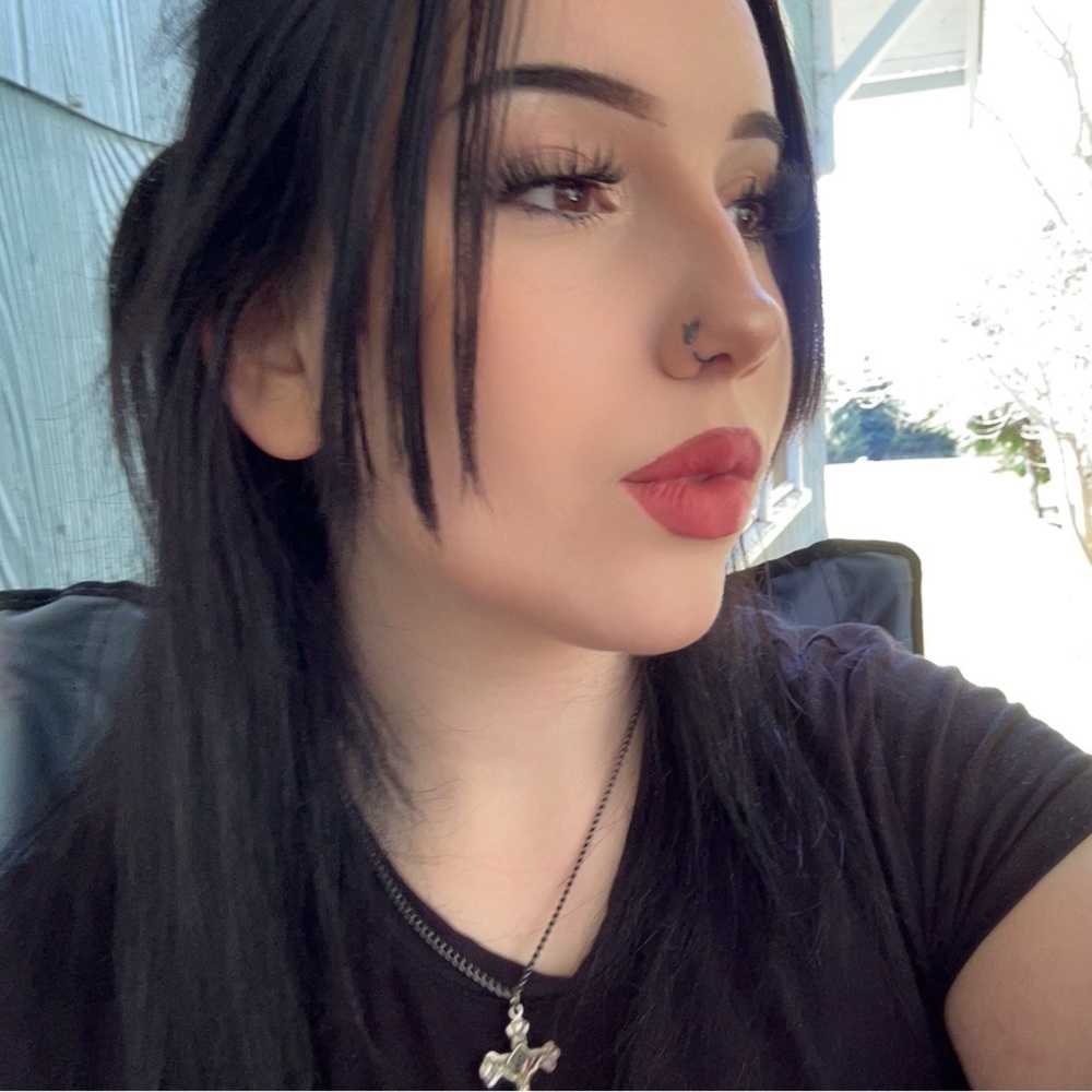 Meet your Posher, Olivia